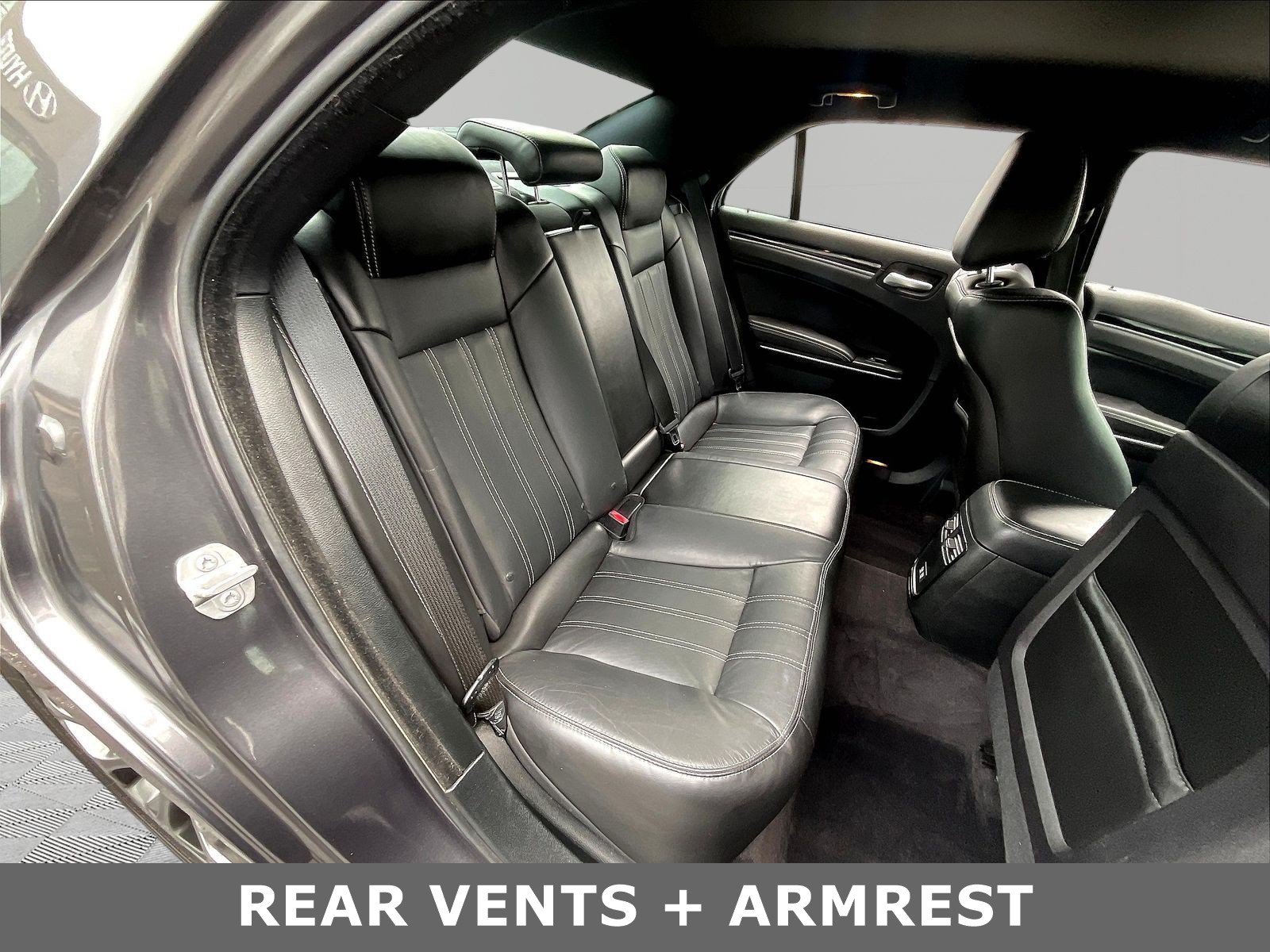 2018 Chrysler 300 S - Photo 24