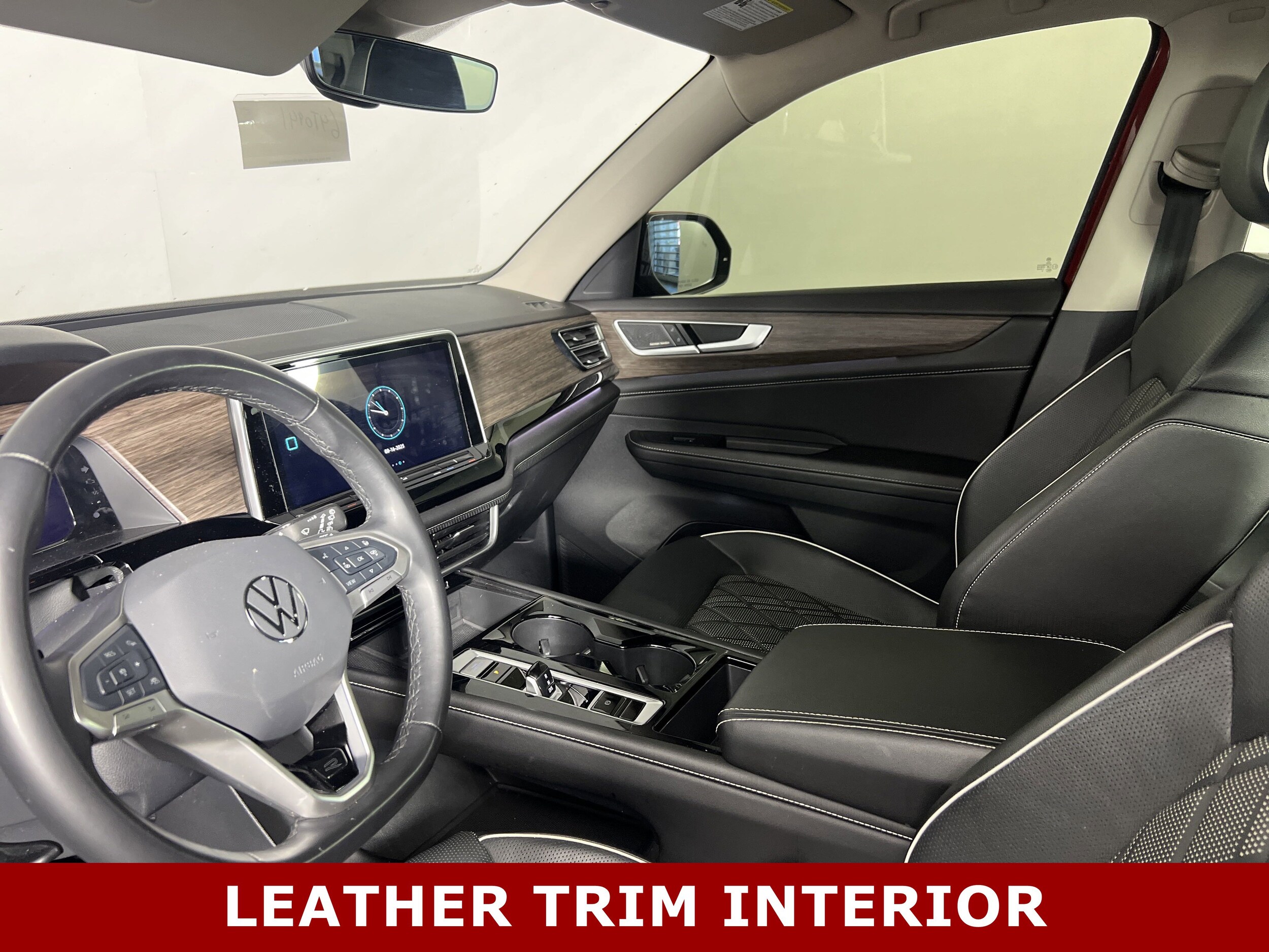 2024 Volkswagen Atlas SEL Premium R-Line photo 3