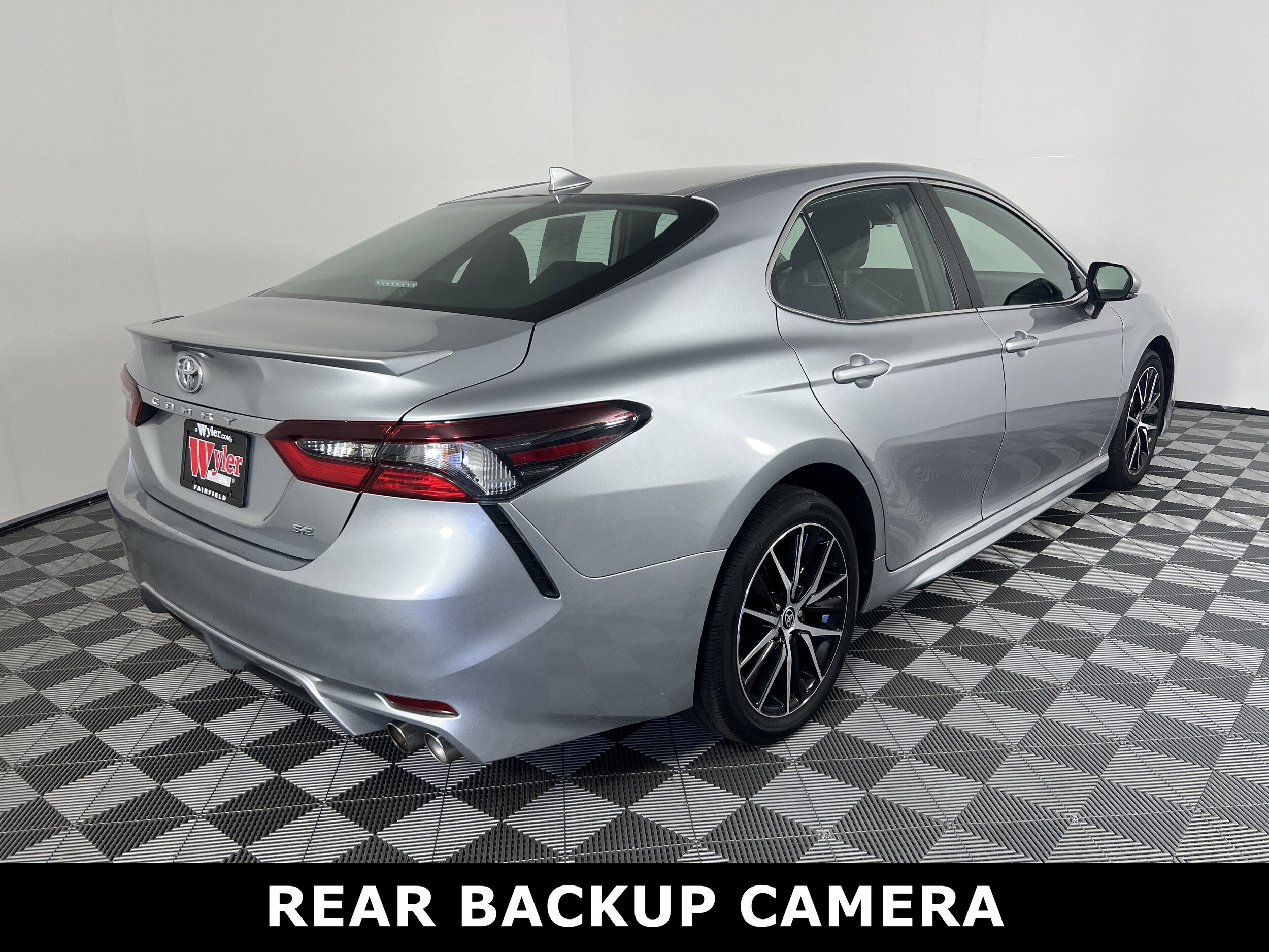2024 Toyota Camry SE photo 3