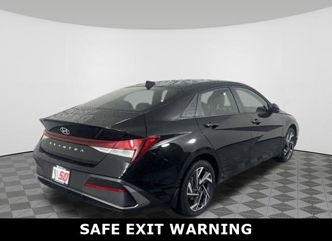 2025 Hyundai Elantra SEL Sport photo 3
