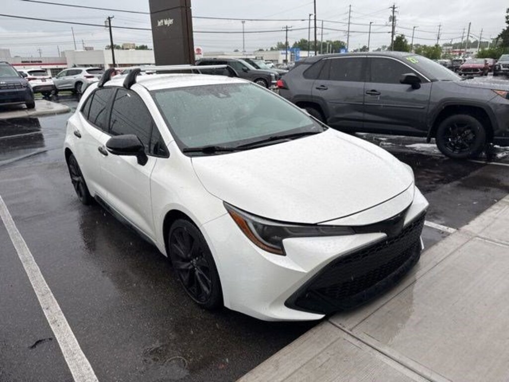 Used 2021 Toyota Corolla Hatchback SE Hatchback