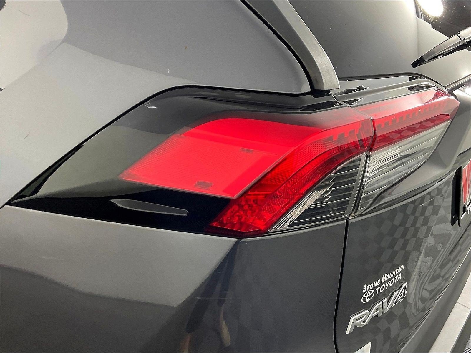 2019 Toyota RAV4 LE - Photo 24
