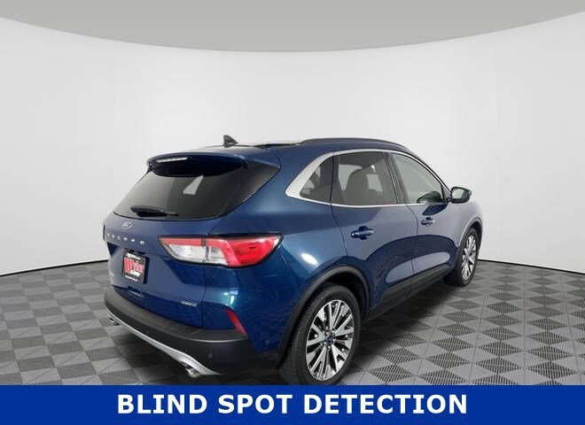 2020 Ford Escape Titanium Hybrid photo 3