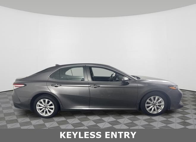 2020 Toyota Camry LE photo 2