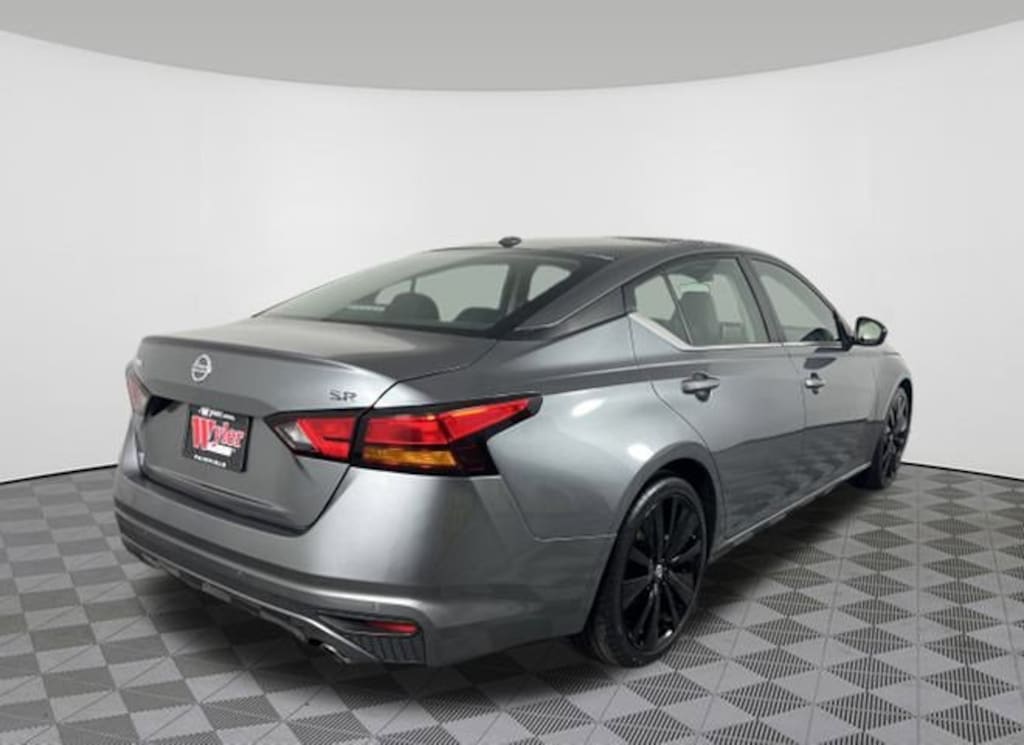 Used 2022 Nissan Altima 2.5 SR Sedan