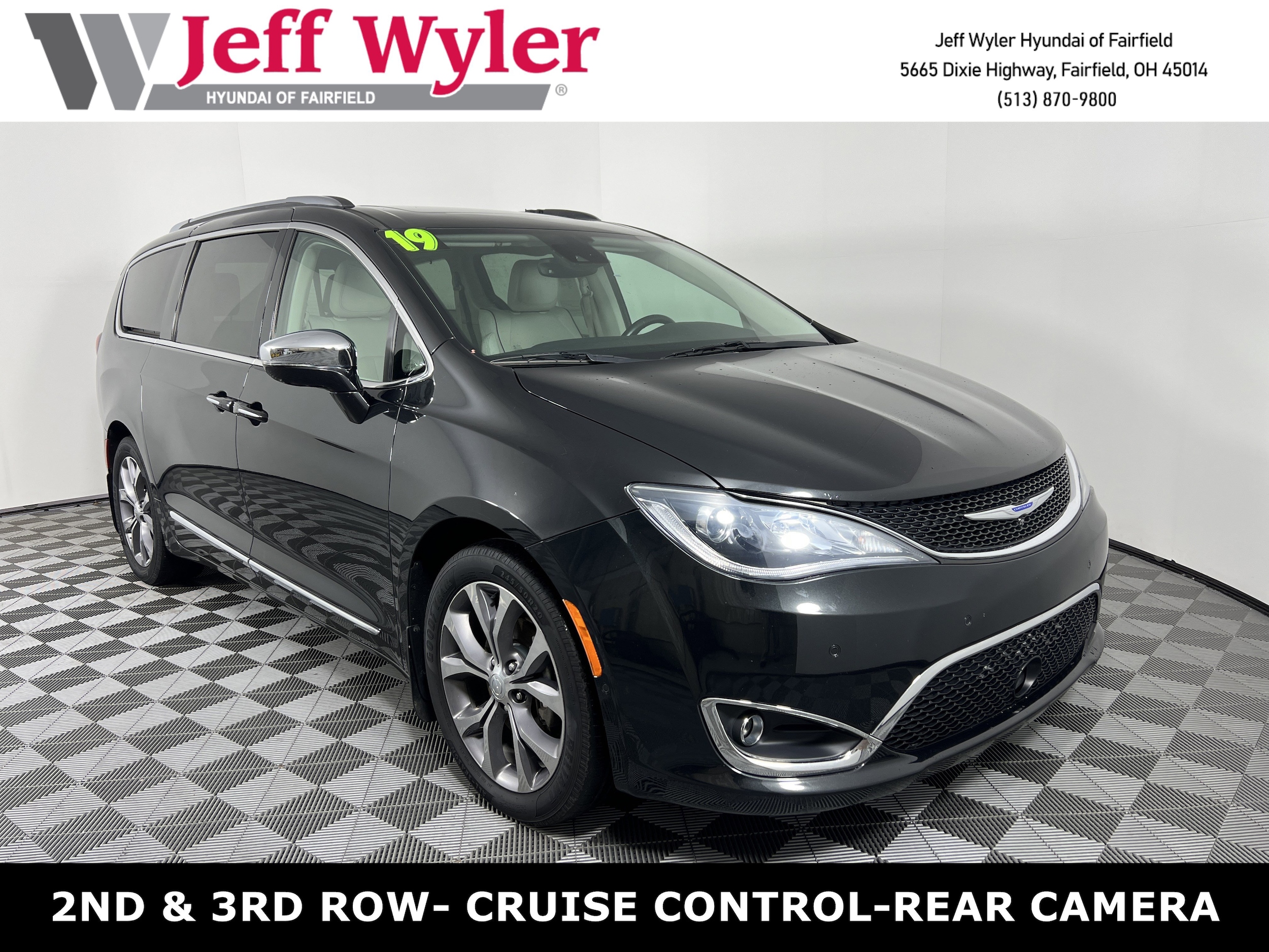 2019 Chrysler Pacifica Limited's photo