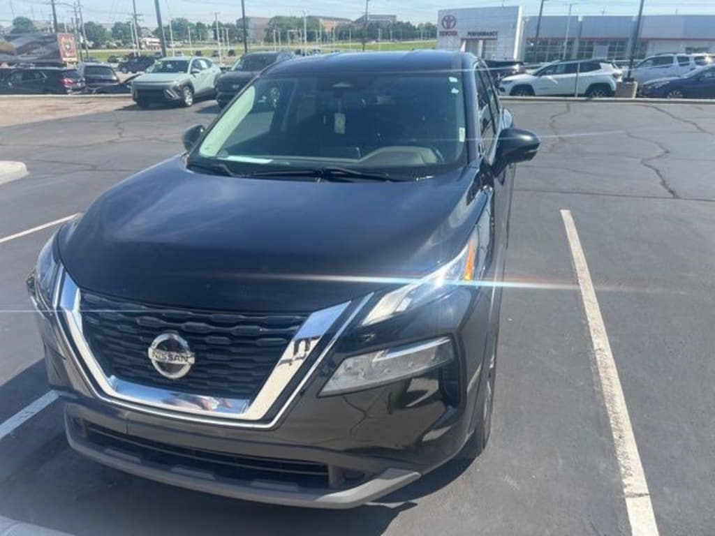 Used 2021 Nissan Rogue SV SUV