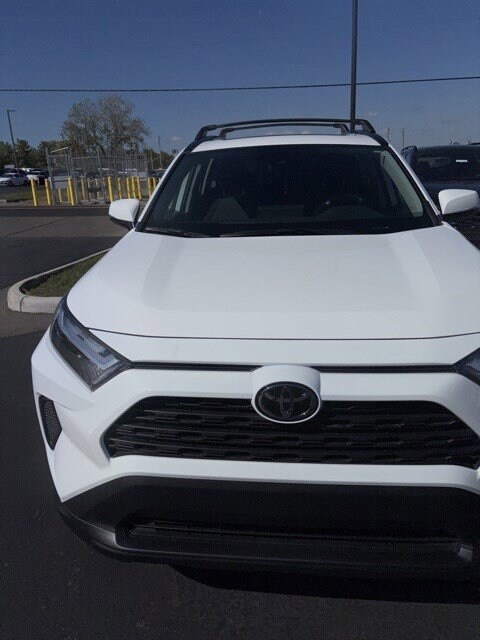 2024 Toyota RAV4 XLE photo 2