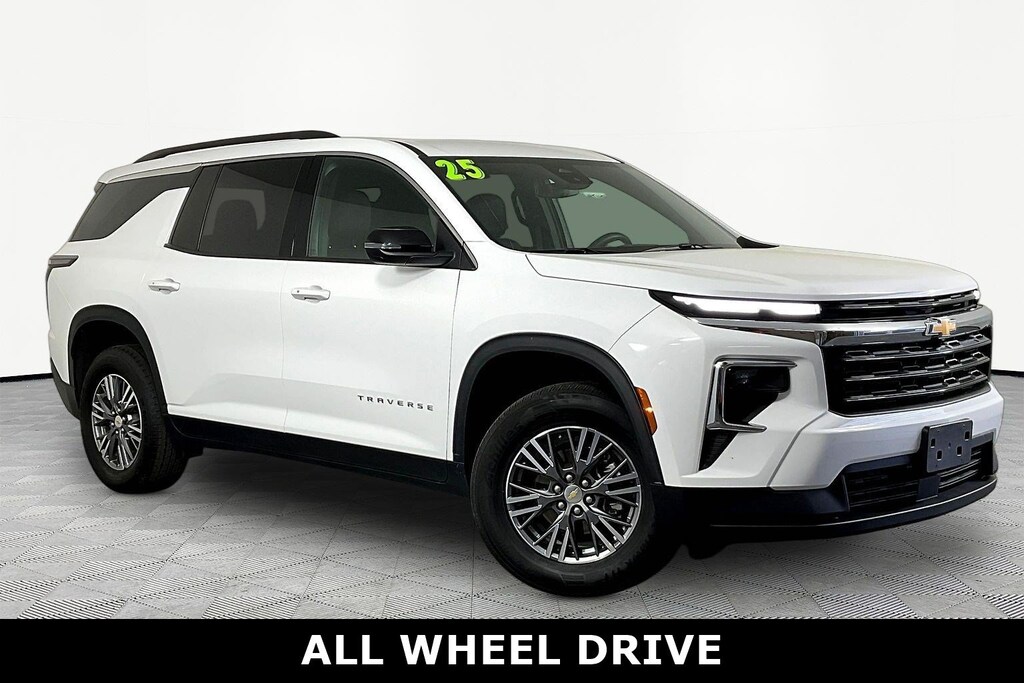 Used 2025 Chevrolet Traverse LT SUV