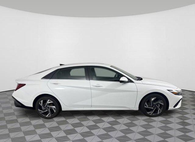 2025 Hyundai Elantra Hybrid Limited photo 2