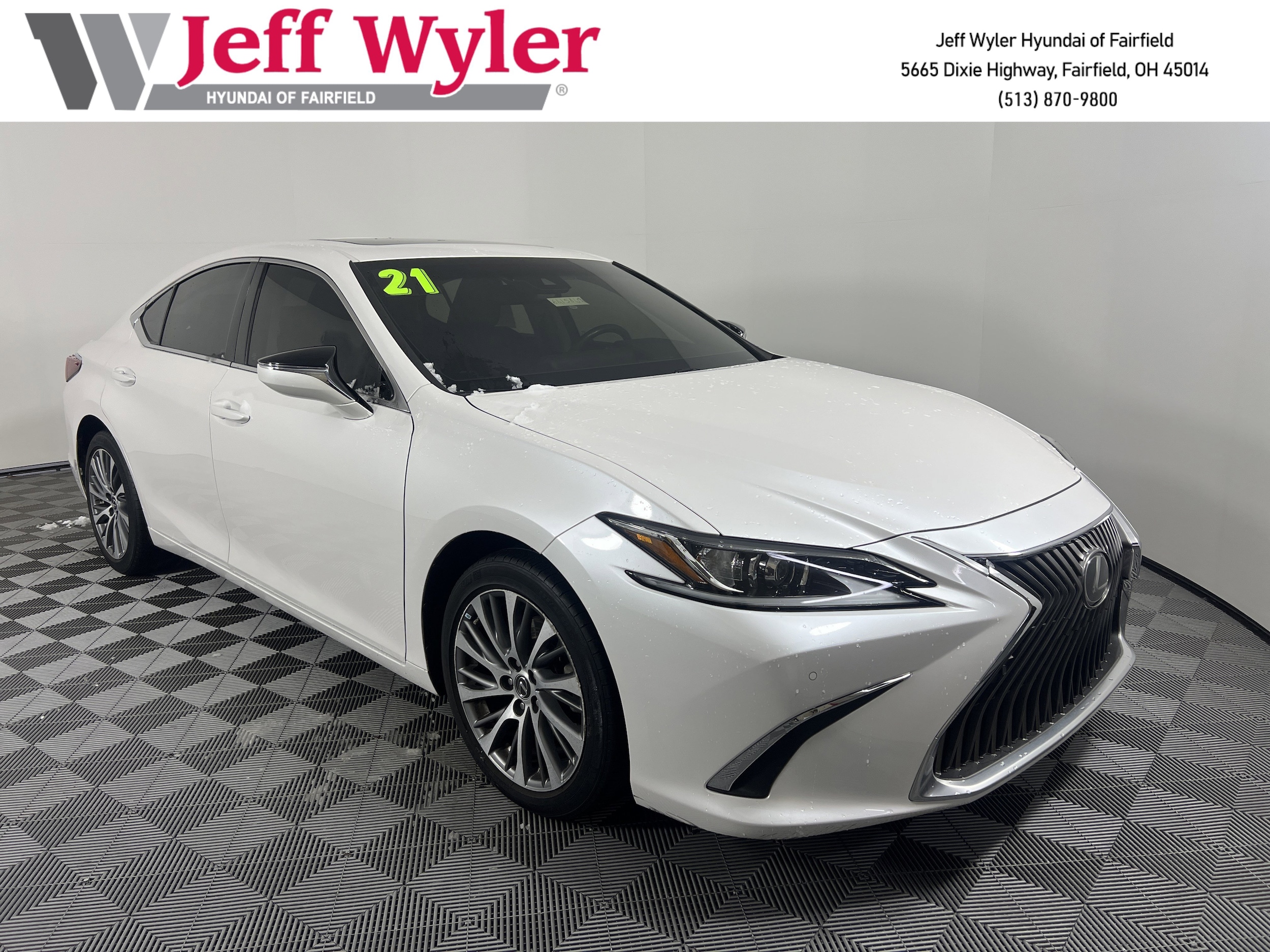 2021 Lexus ES 250's photo