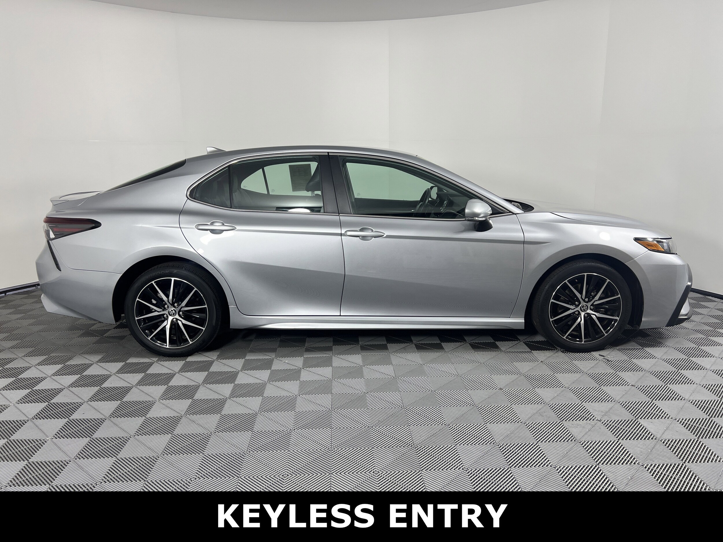 2024 Toyota Camry SE photo 2
