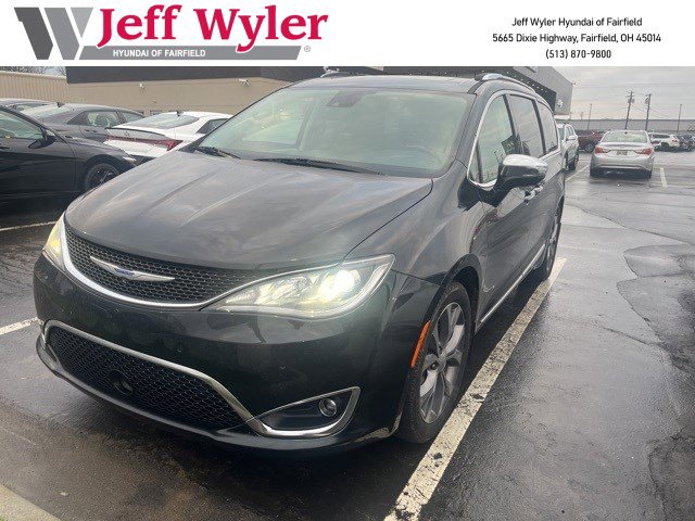 2019 Chrysler Pacifica Limited's photo