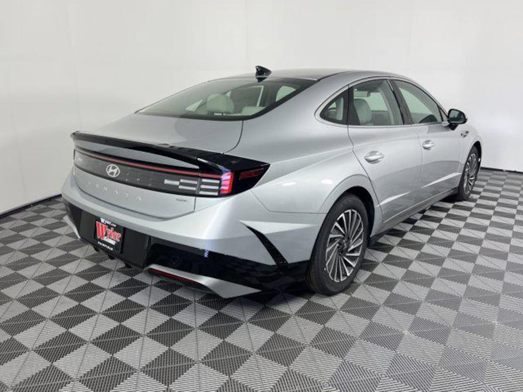 New 2025 Hyundai Sonata Hybrid SEL Sedan