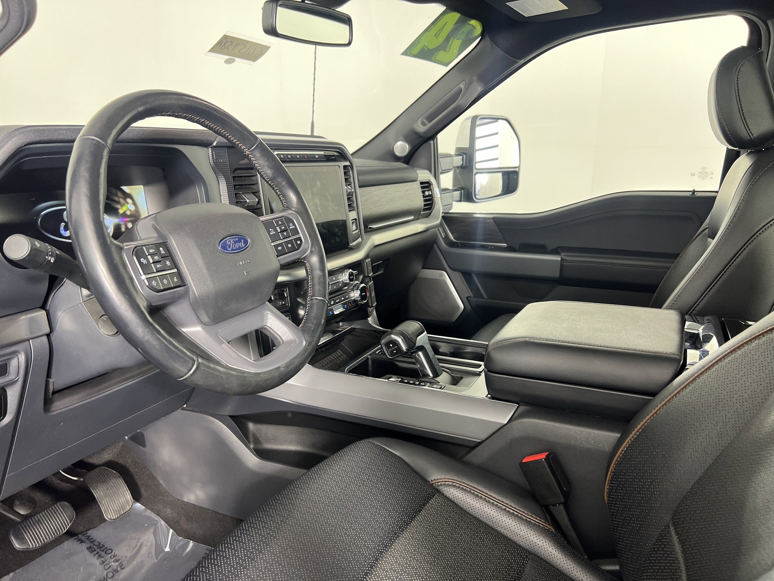 2024 Ford F-150 Lariat photo 2