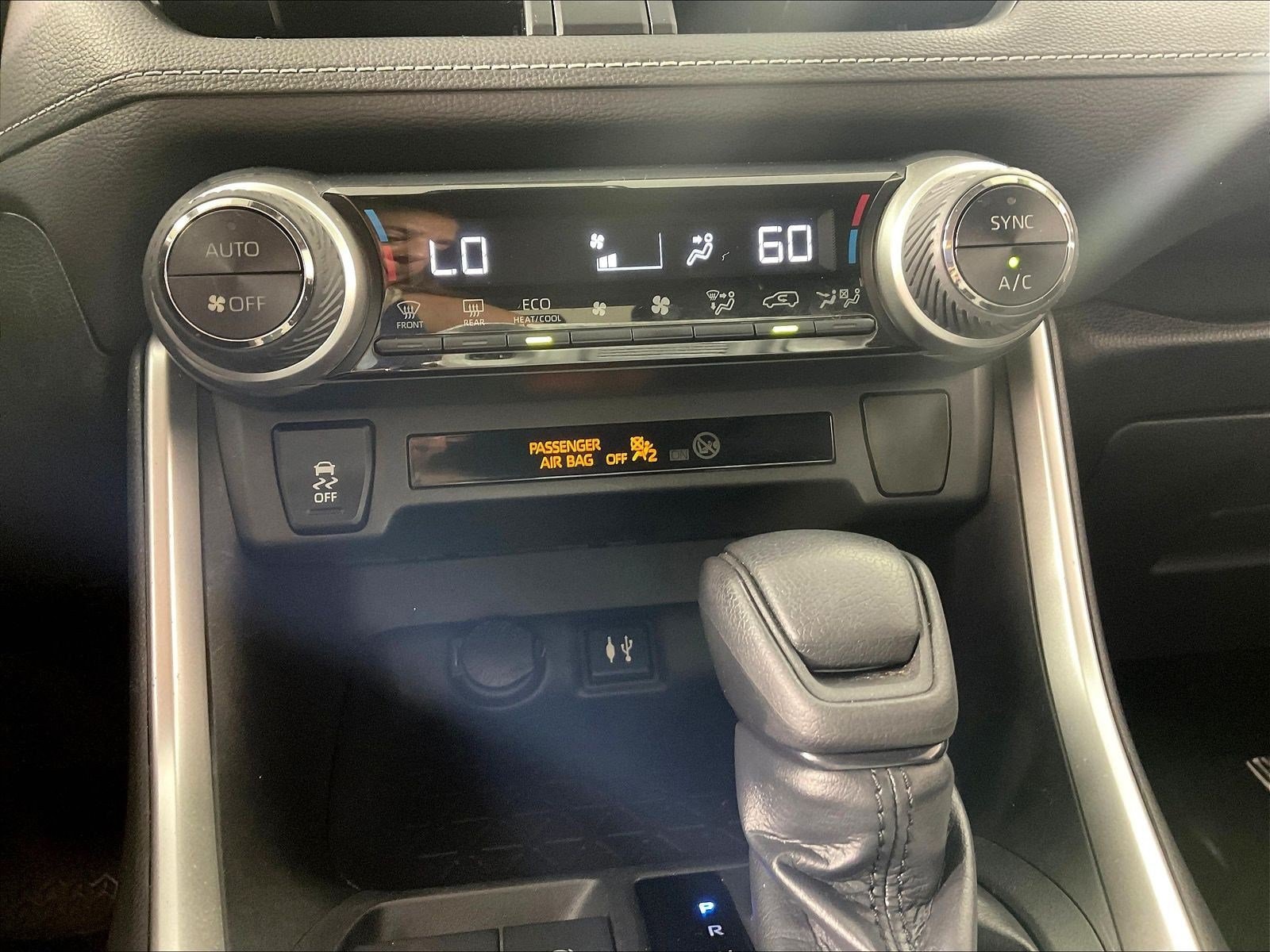 2019 Toyota RAV4 LE - Photo 35