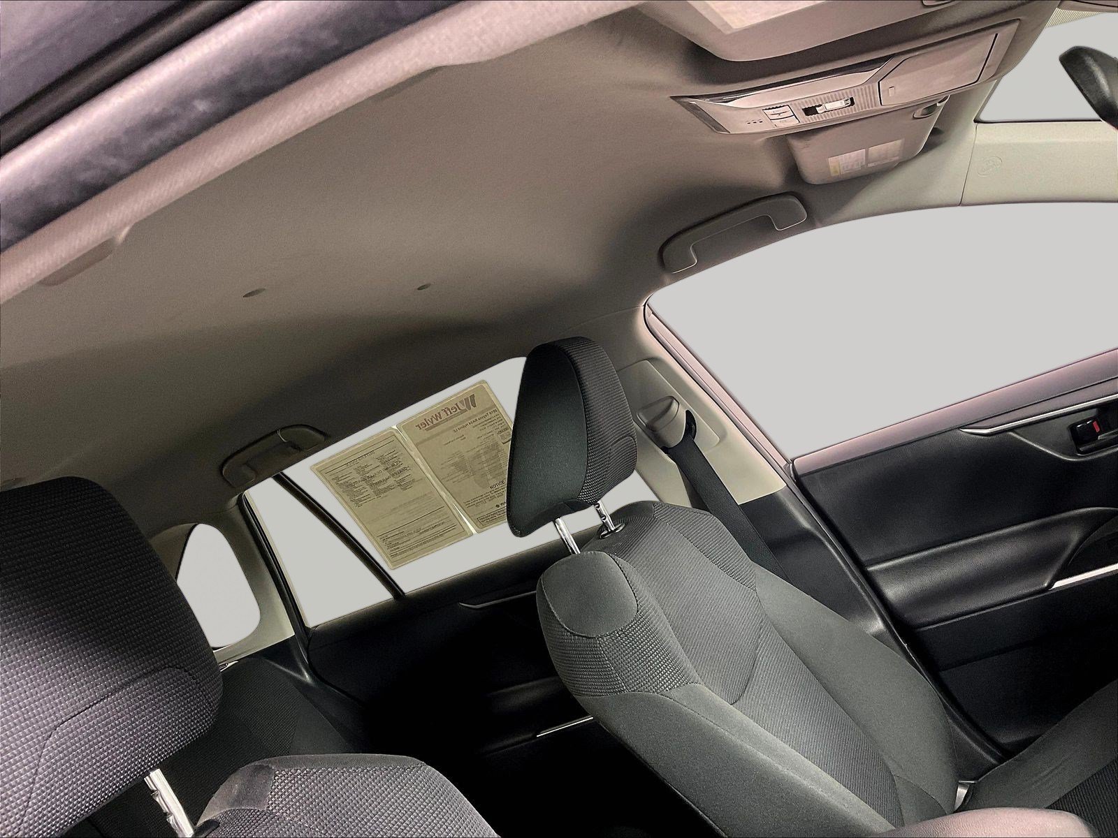 2019 Toyota RAV4 LE - Photo 27