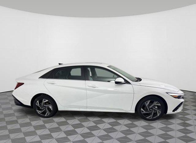 2025 Hyundai Elantra Hybrid Limited photo 2