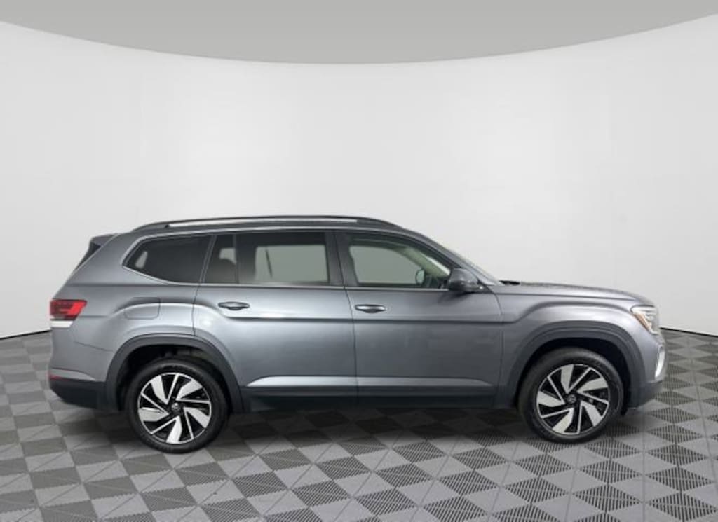 Used 2024 Volkswagen Atlas 2.0T SE w/Technology SUV