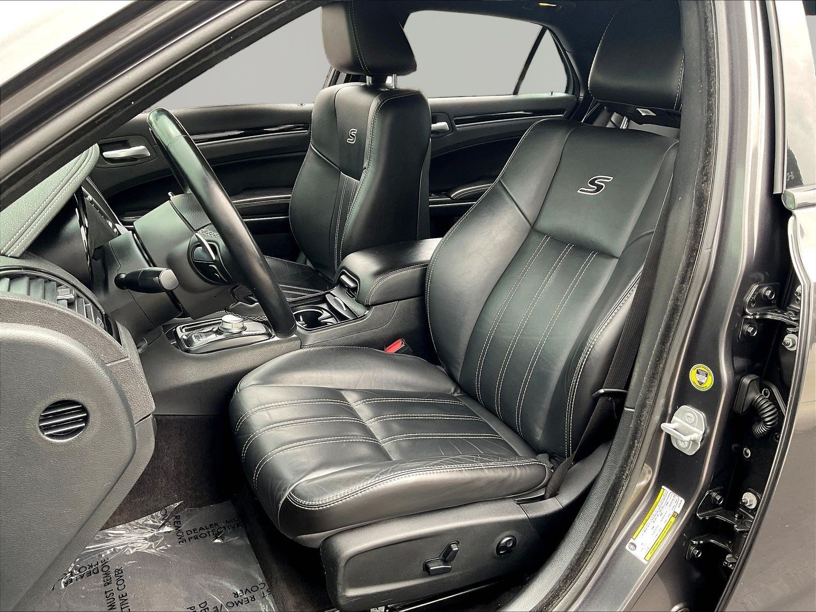 2018 Chrysler 300 S - Photo 23