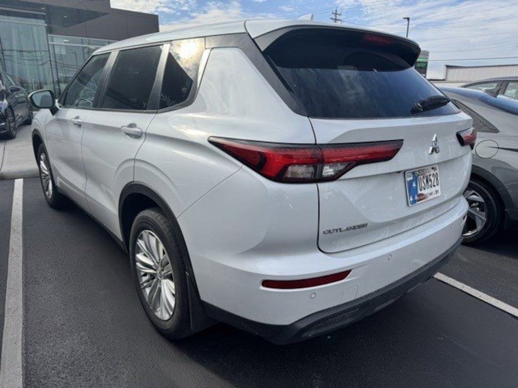 Used 2023 Mitsubishi Outlander ES SUV