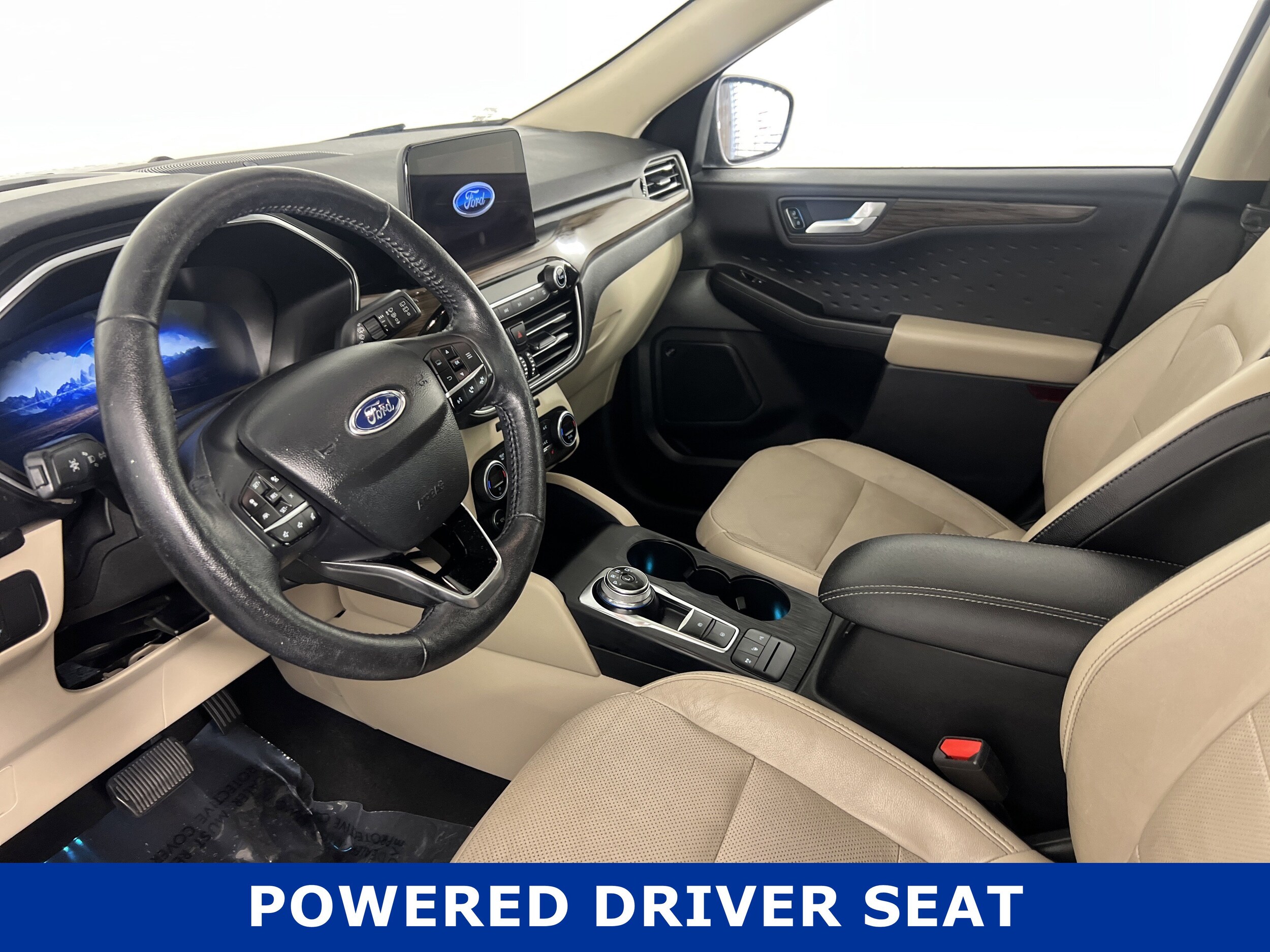 2020 Ford Escape Titanium Hybrid photo 4