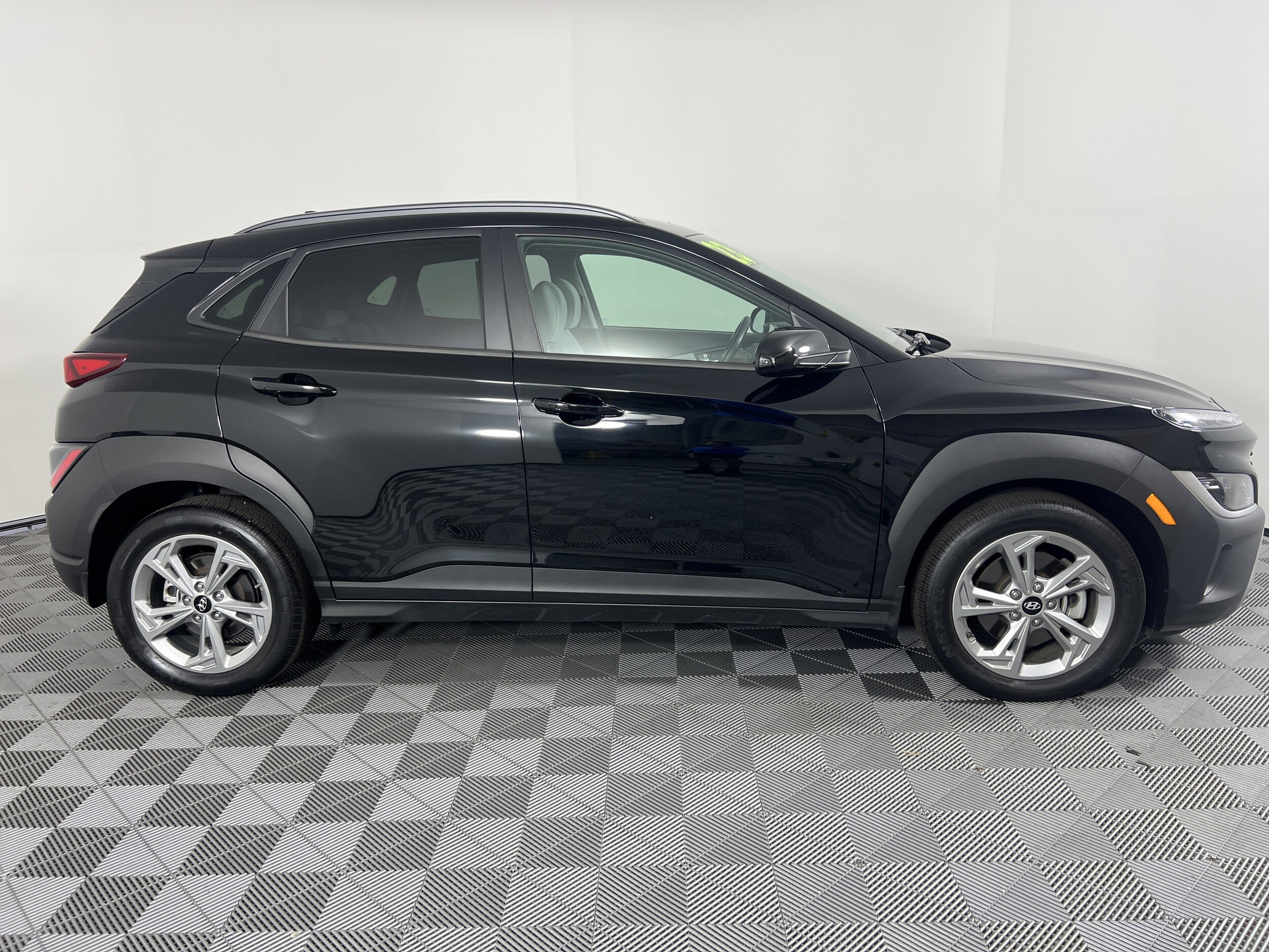 2023 Hyundai Kona SEL photo 2