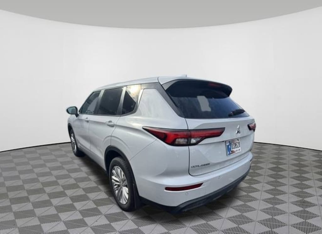 Used 2023 Mitsubishi Outlander ES SUV