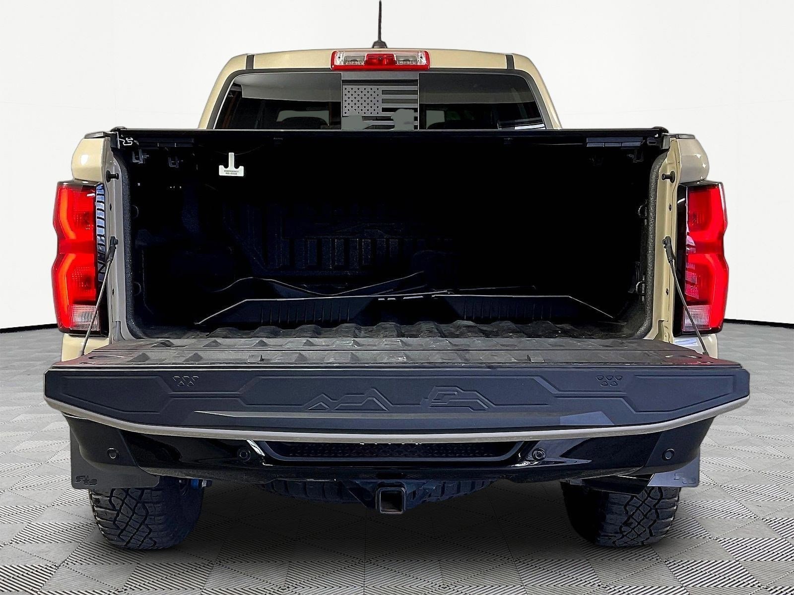 2024 Chevrolet Colorado ZR2 - Photo 7