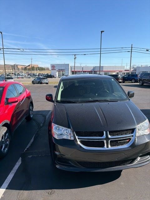 Used 2014 Dodge Grand Caravan SXT with VIN 2C4RDGCG2ER233260 for sale in Fairfield, OH