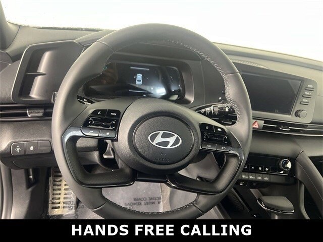 2025 Hyundai Elantra SEL Sport photo 4