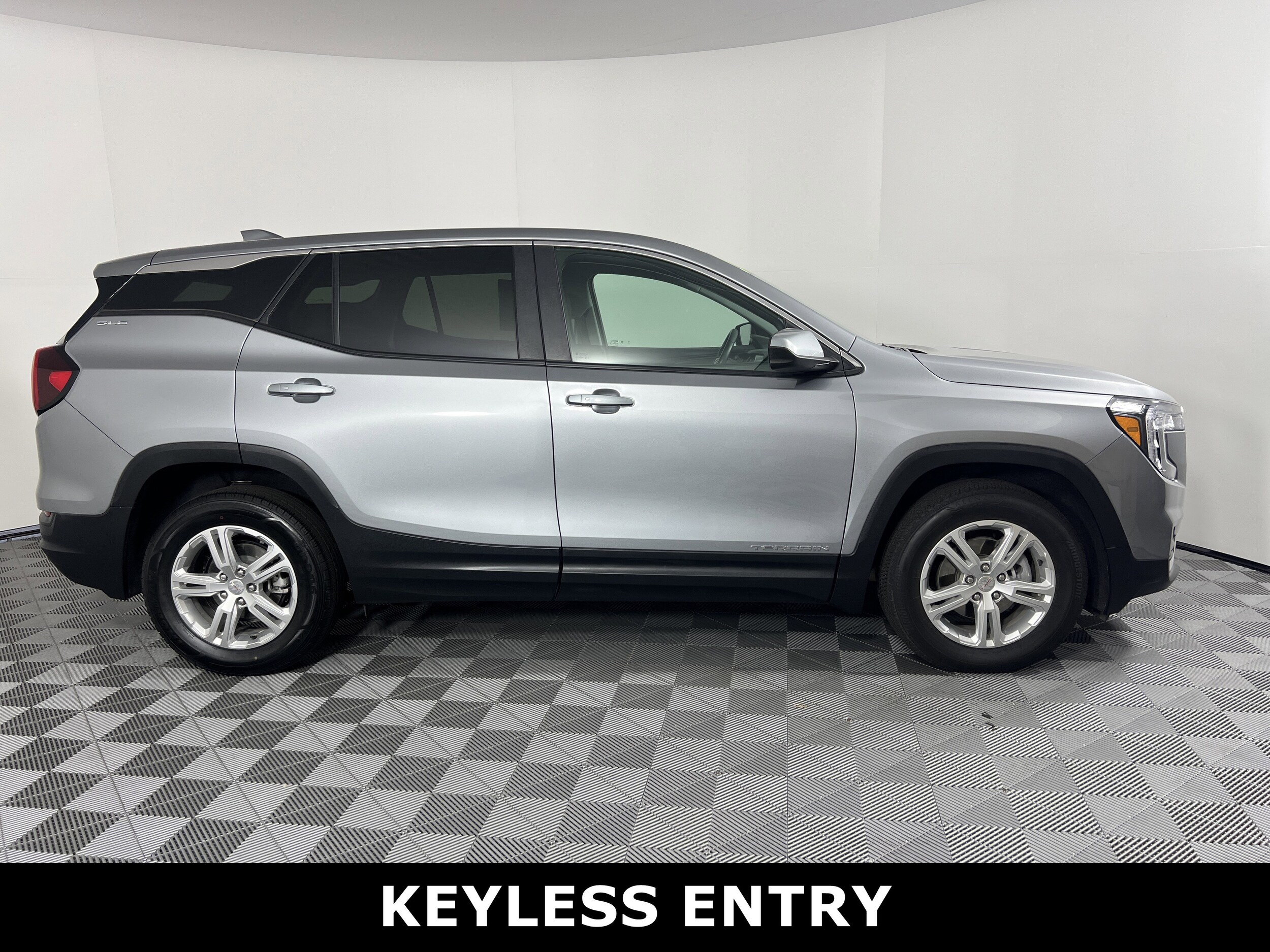 2024 Gmc Terrain SLE photo 2