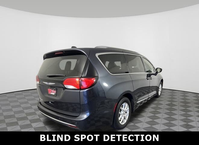 2020 Chrysler Pacifica Touring L photo 3