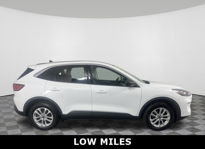 Used 2022 Ford Escape SE with VIN 1FMCU9G61NUA62969 for sale in Fairfield, OH