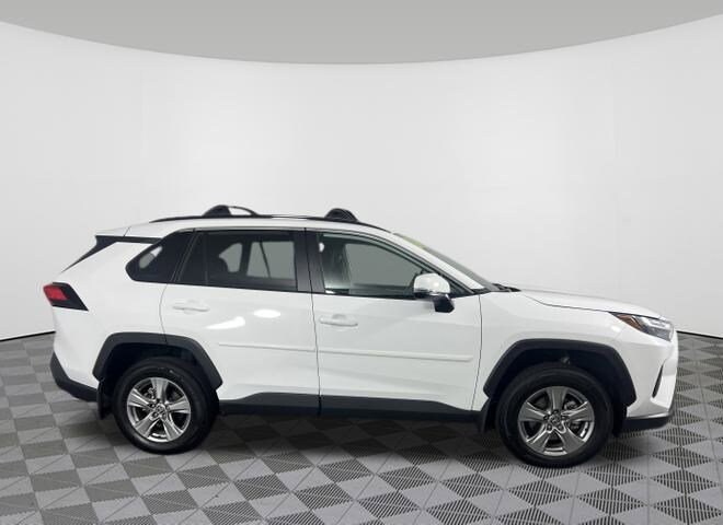 2024 Toyota RAV4 XLE photo 2