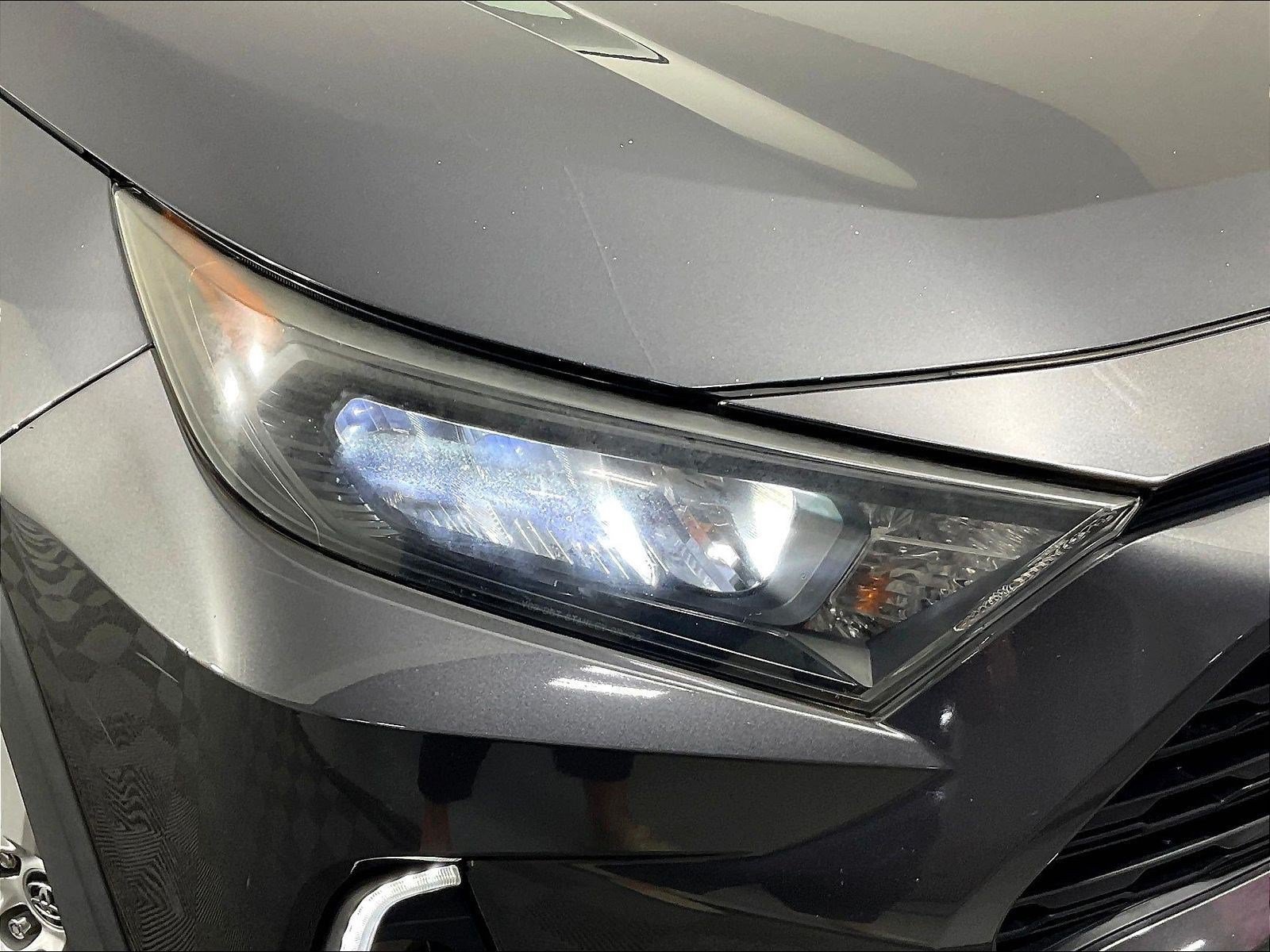 2019 Toyota RAV4 LE - Photo 31