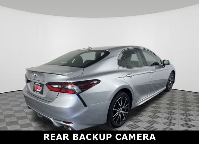 2024 Toyota Camry SE photo 3
