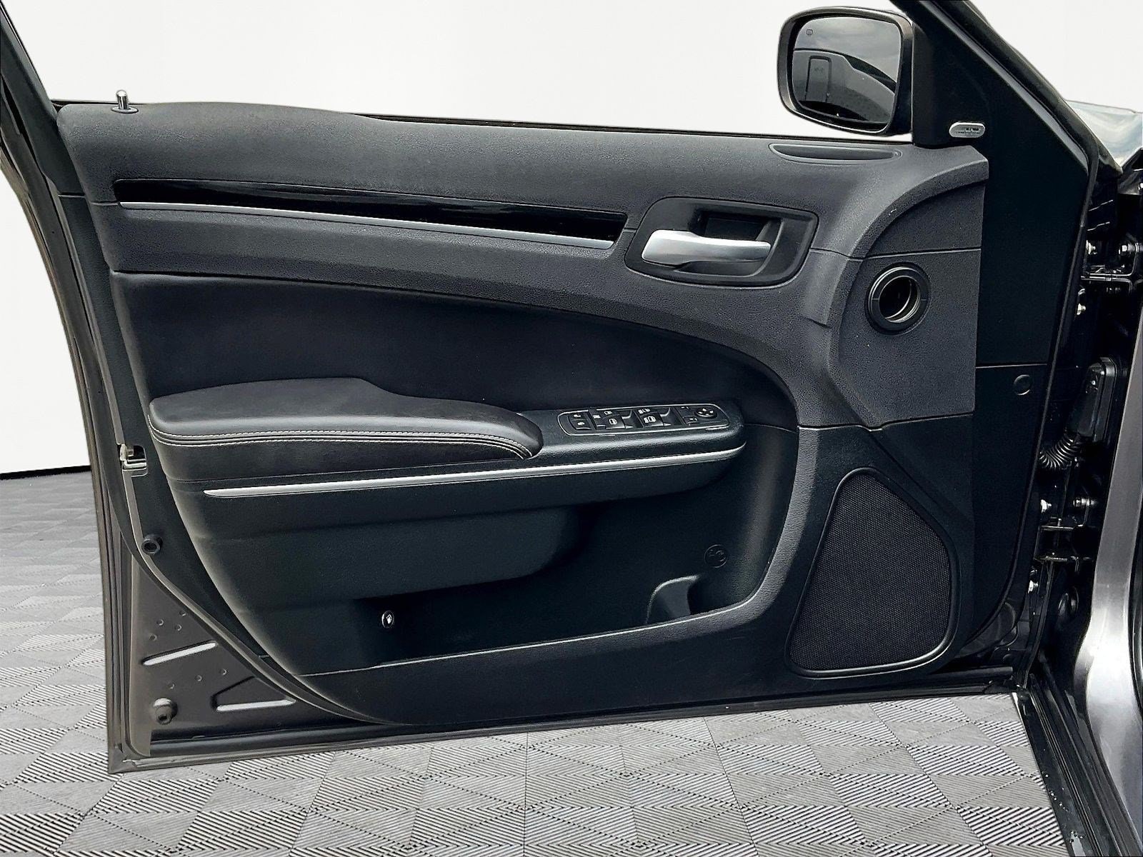2018 Chrysler 300 S - Photo 22