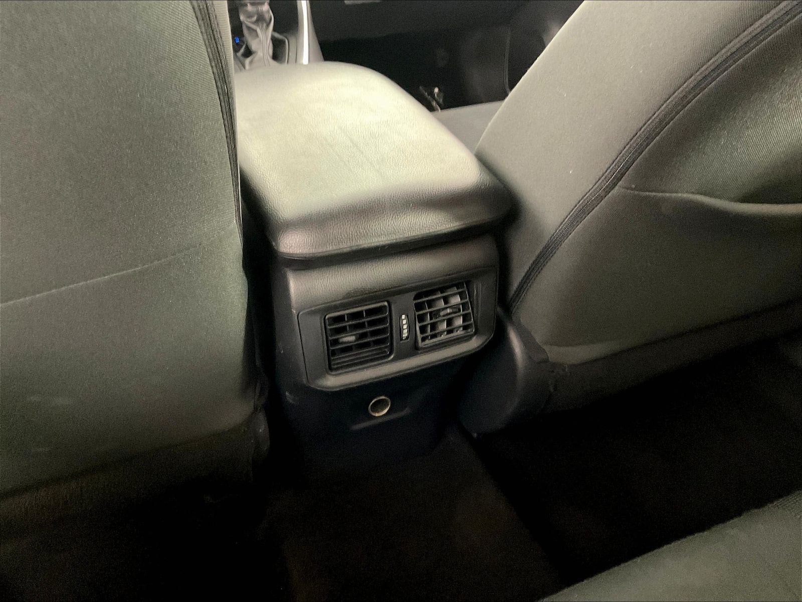 2019 Toyota RAV4 LE - Photo 12