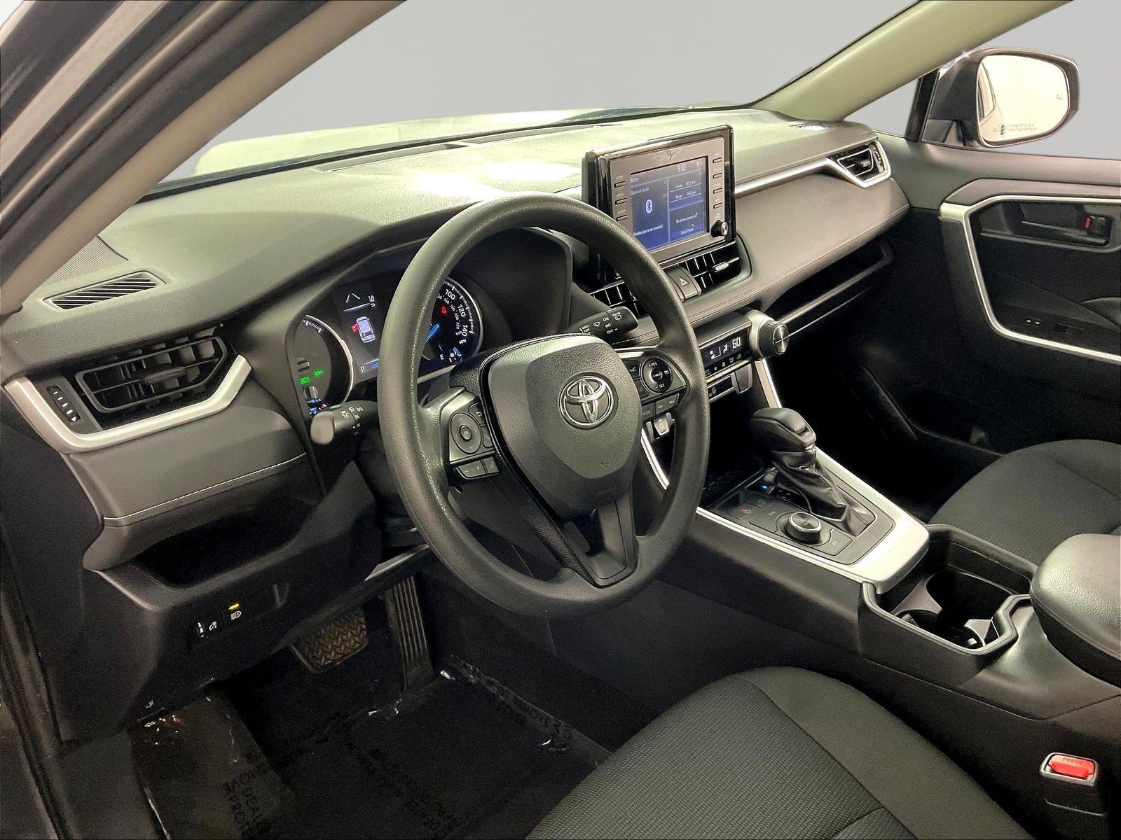 2019 Toyota RAV4 LE - Photo 19