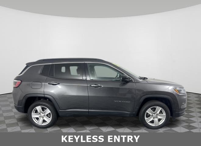 2022 Jeep Compass Latitude photo 2