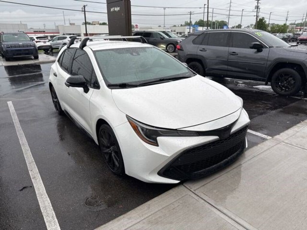 Used 2021 Toyota Corolla Hatchback SE Hatchback