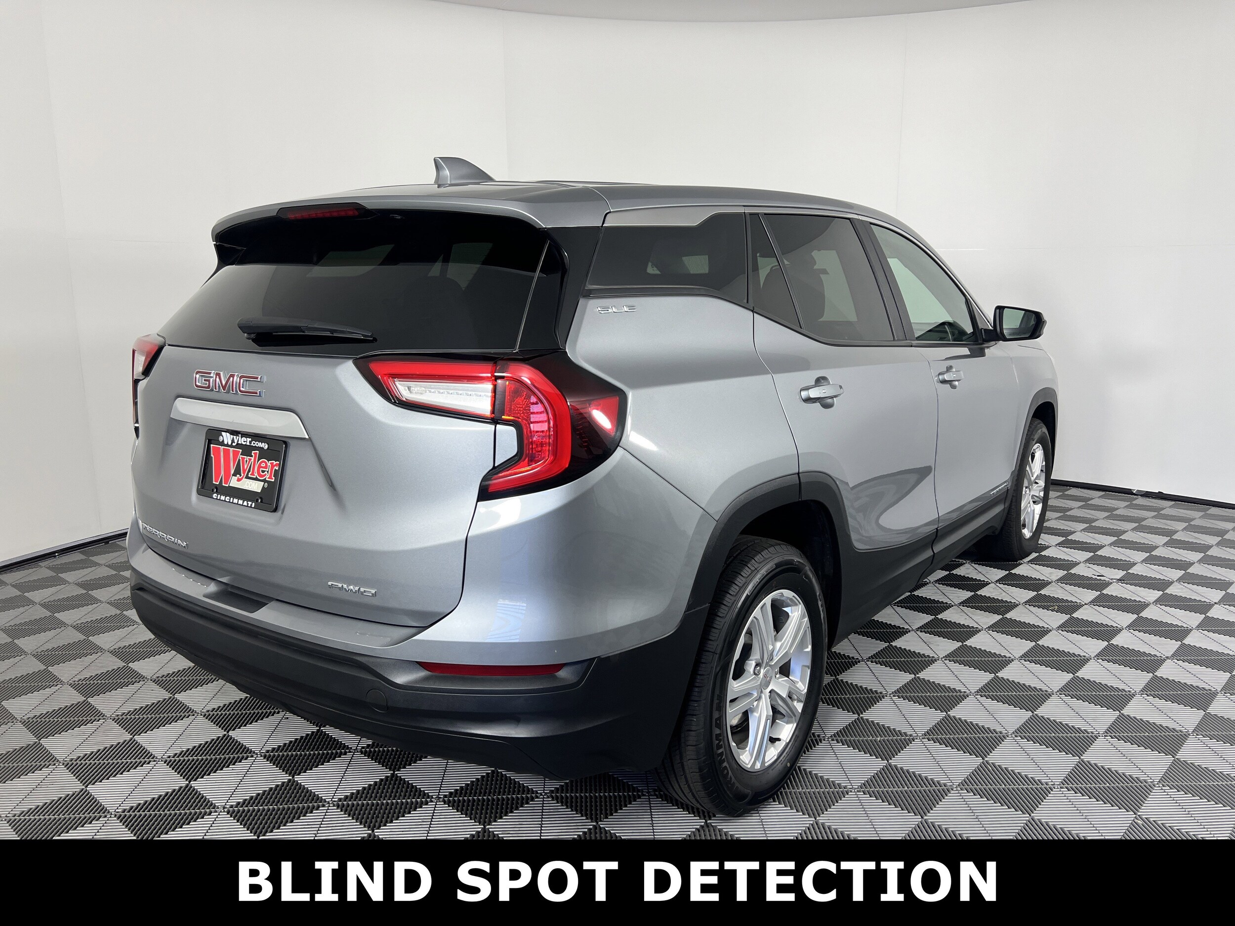 2024 Gmc Terrain SLE photo 3