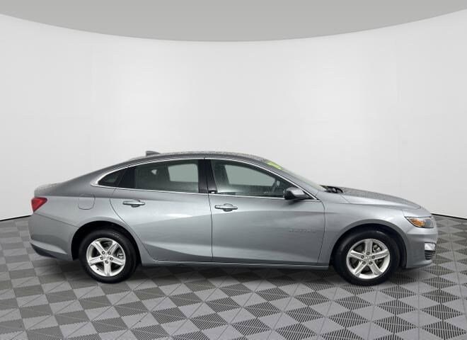 2024 Chevrolet Malibu 1LT photo 2
