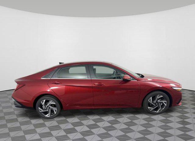 2025 Hyundai Elantra SEL Convenience photo 2