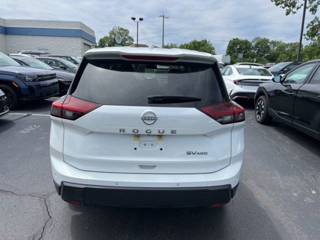 Used 2024 Nissan Rogue SV SUV