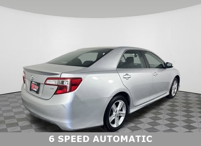 2014 Toyota Camry SE photo 3