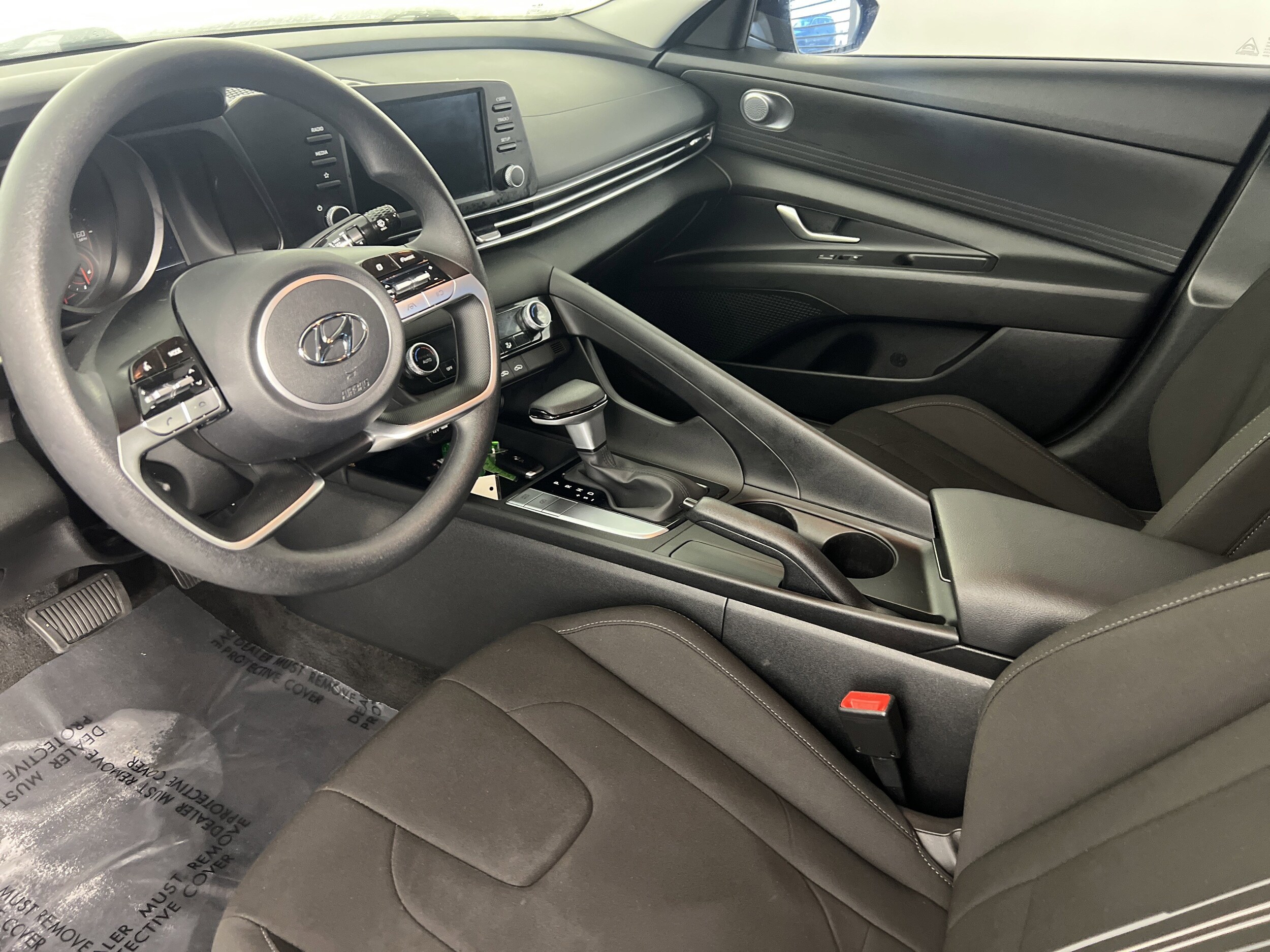 2023 Hyundai Elantra SEL photo 3