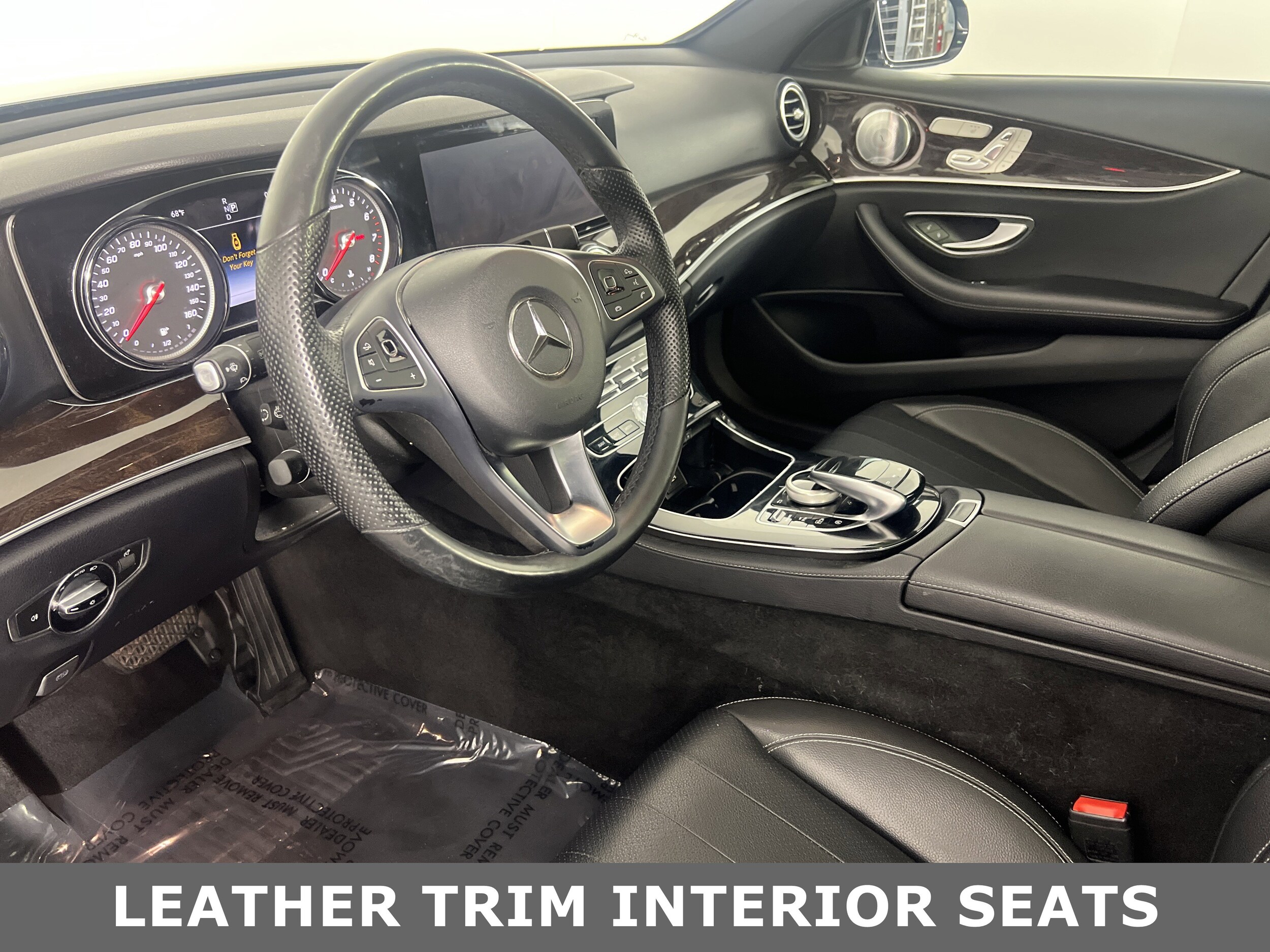 2017 Mercedes Benz E 300 4MATIC Sedan photo 4