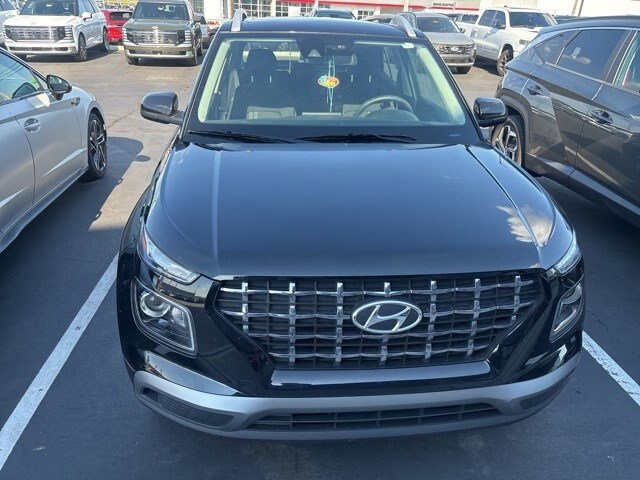 2022 Hyundai Venue SEL Limited photo 2